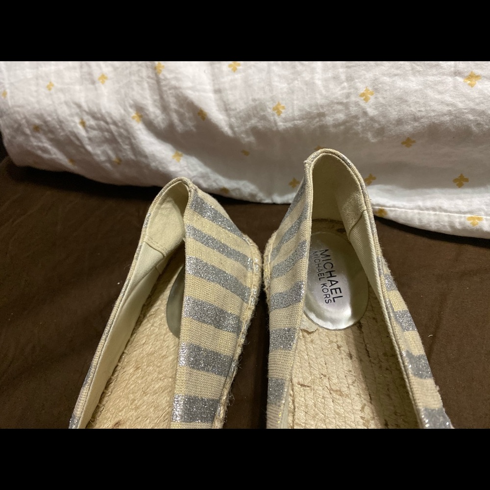 Shoe - Picture 3 of 4